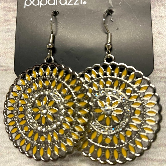 π΄ 3 for $6 jewelry marked with red dot silver and yellow earrings hooks